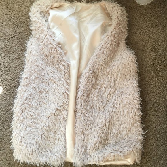 fuzzy vest - Picture 1 of 4